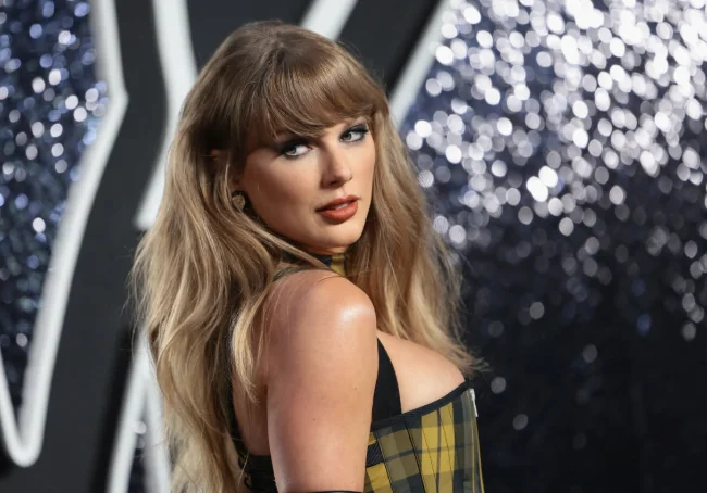 how old is taylor swift daughter